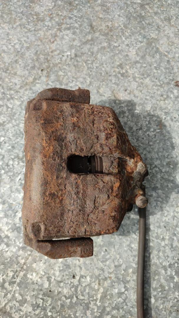 суппорт передний левый Volkswagen Touran 1 поколение (2003 - 2006) - фото №1