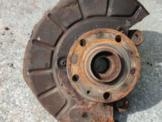 кулак поворотный правый Volkswagen Touran 1 поколение (2003 - 2006)