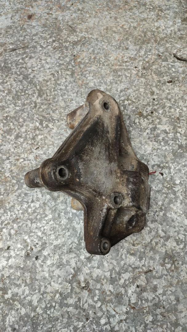 кронштейн двигателя Dodge Caravan 4 поколение (2000 - 2007), 2.4 л., бензин, МКПП, 04861391AB - фото №1