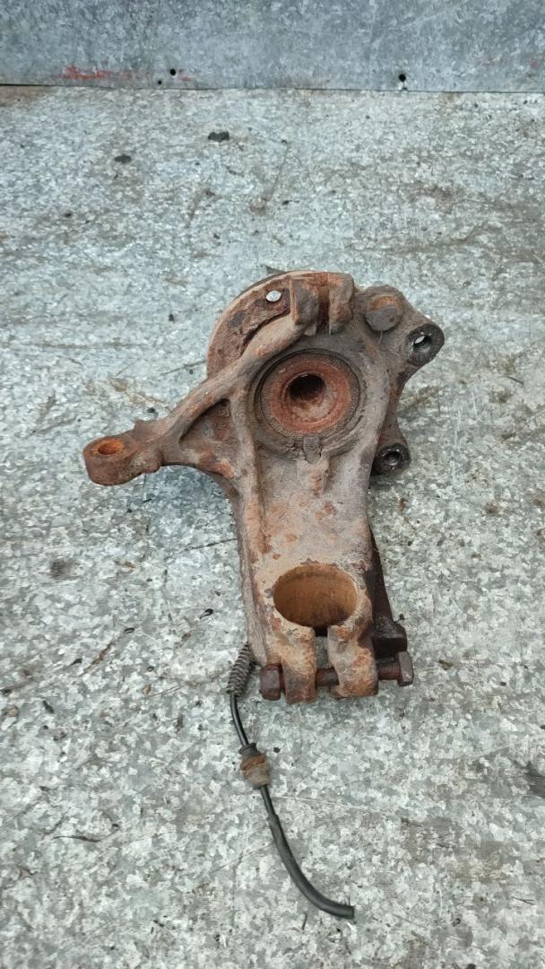 кулак поворотный правый Citroen C3 1 поколение (2002 - 2006) - фото №1