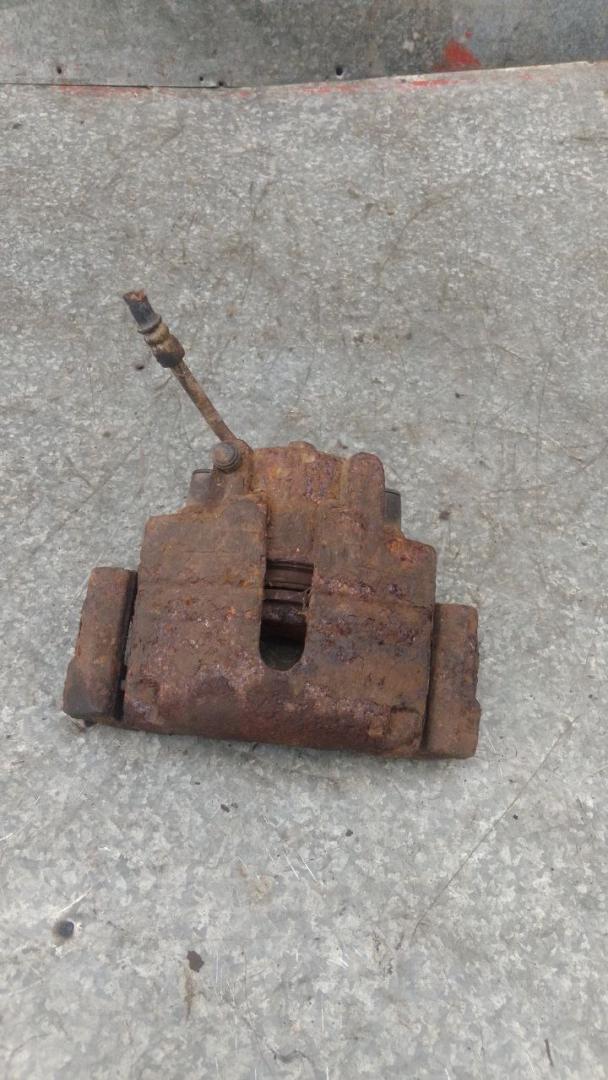 суппорт передний правый Chrysler Sebring 2 поколение (2000 - 2003) - фото №1