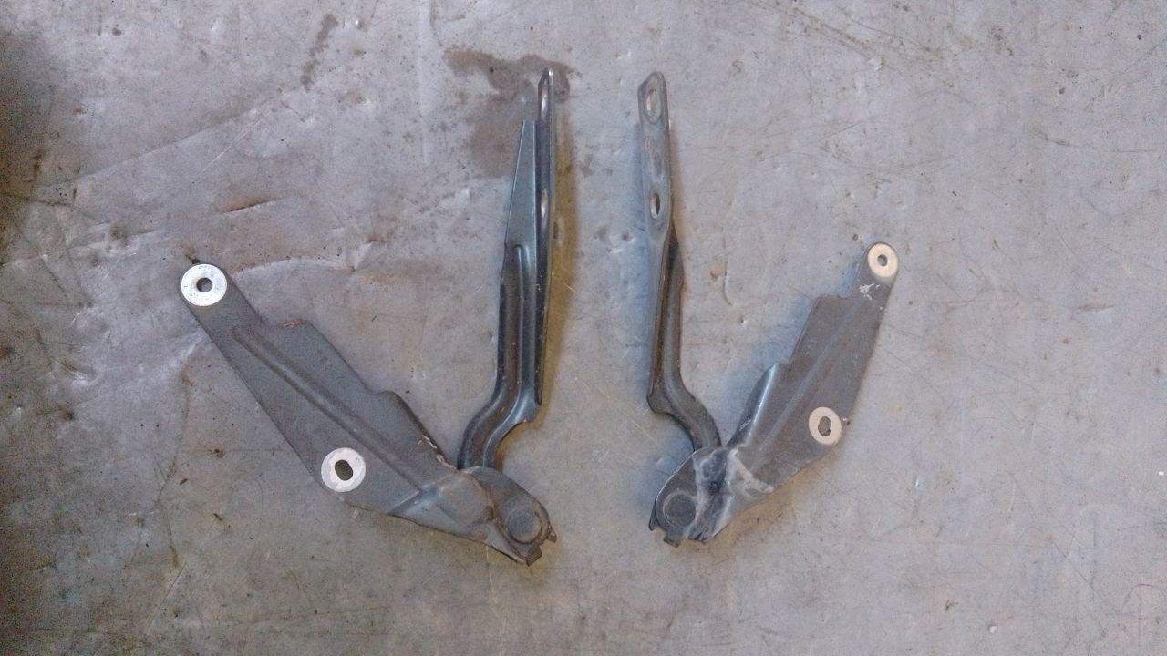 петля капота Chrysler Sebring 2 поколение (2000 - 2003) - фото №1