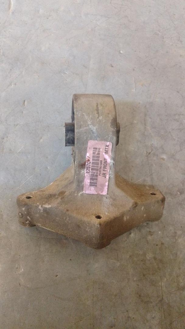 подушка крепления двигателя Chrysler Sebring 2 поколение (2000 - 2003), 2.0 л., бензин, P04578019AB - фото №1