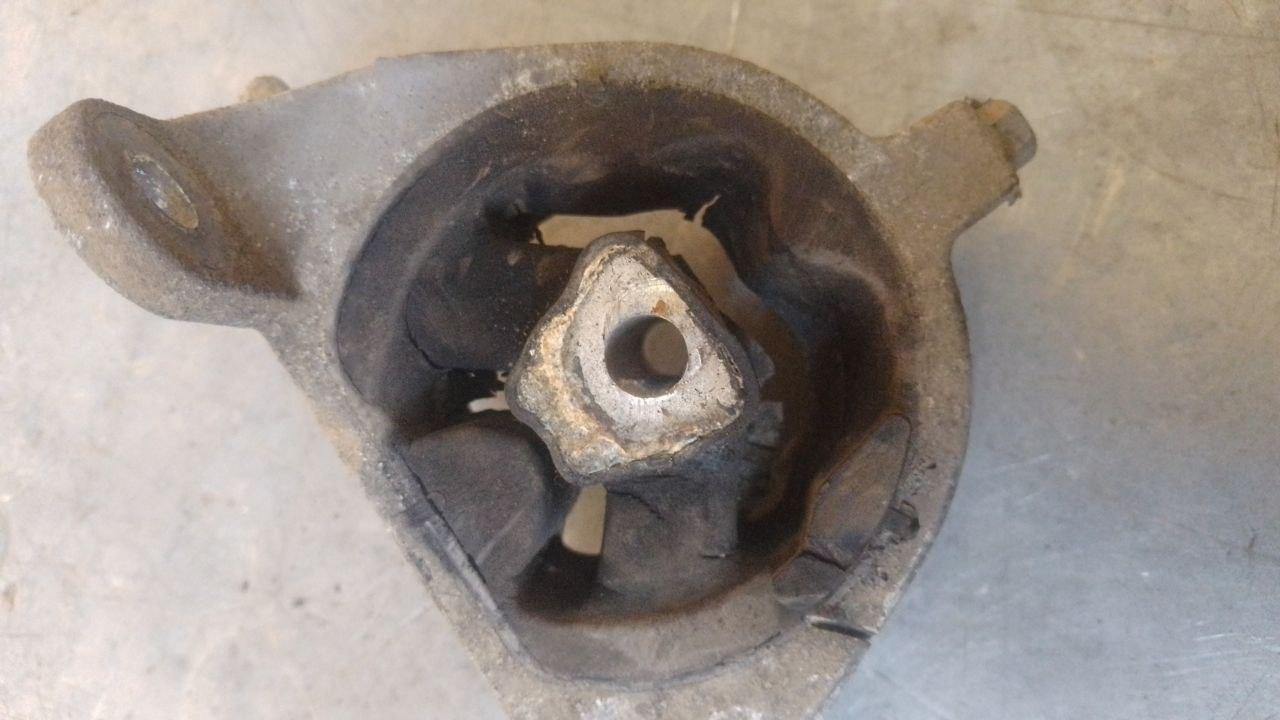 подушка крепления двигателя Dodge Caravan 4 поколение (2000 - 2007), 2.4 л., бензин, 04861412AA - фото №1