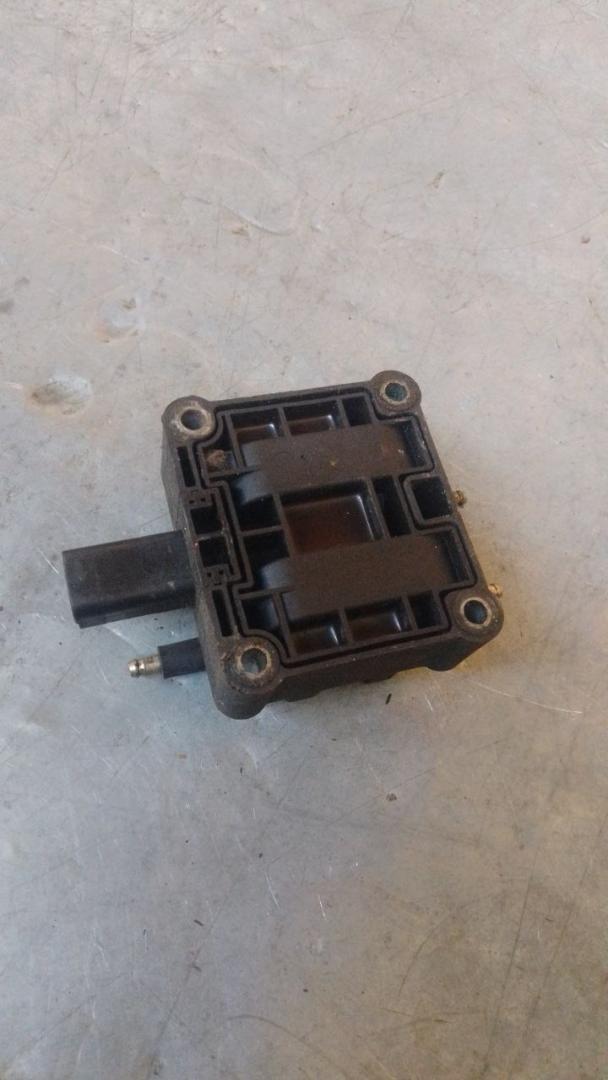 катушка зажигания Chrysler Sebring 2 поколение (2000 - 2003), 2.0 л., бензин, 04609103AB - фото №1