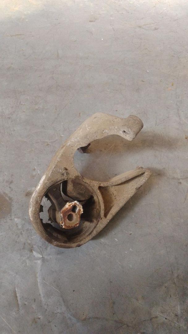 подушка крепления двигателя Chrysler Sebring 2 поколение (2000 - 2003), 2.0 л., бензин, 4593337 - фото №1