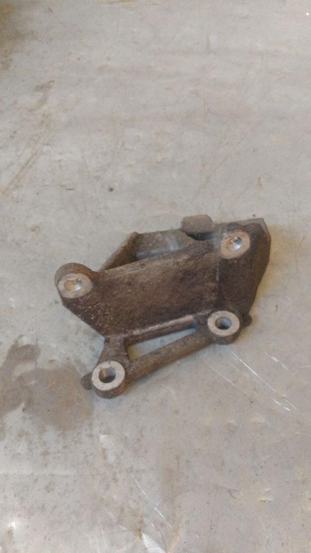 кронштейн двигателя Chrysler Sebring 2 поколение (2000 - 2003), 2.0 л., бензин, 4573777 - фото №1