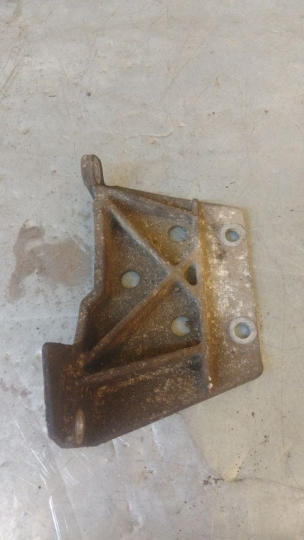 кронштейн двигателя Chrysler Sebring 2 поколение (2000 - 2003), 2.0 л., бензин, 04668270AB - фото №1