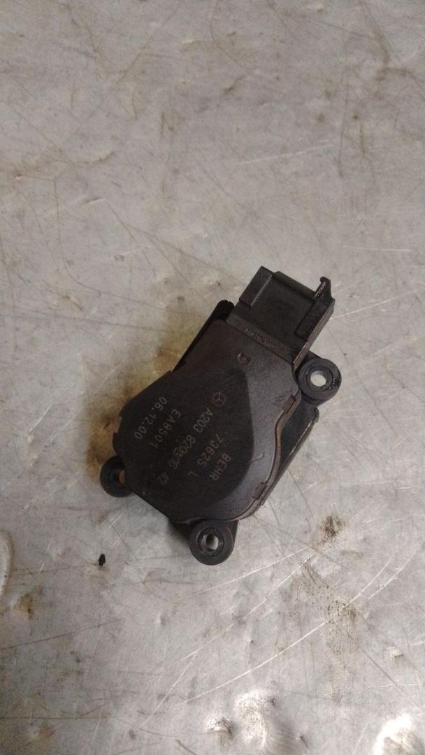 моторчик заслонки печки Mercedes-Benz C-Класс W203/S203/CL203 (2000 - 2004), A2038201642, 2038201642, 73625L - фото №1