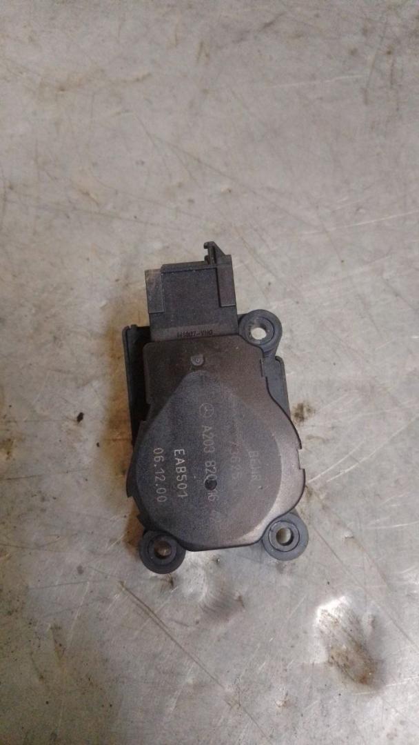 моторчик заслонки печки Mercedes-Benz C-Класс W203/S203/CL203 (2000 - 2004), A2038201642, 2038201642, 73625L - фото №1