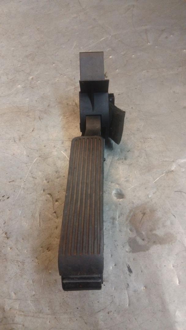 педаль Mercedes-Benz C-Класс W203/S203/CL203 (2000 - 2004), A2113001304, 2113001304 - фото №1