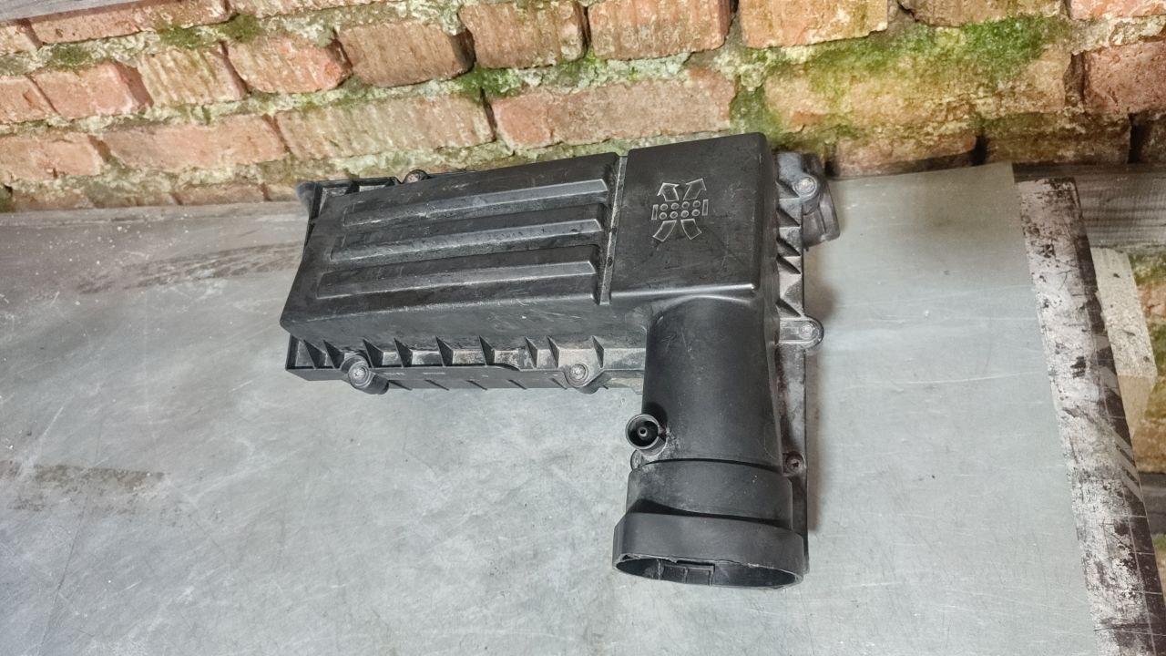 корпус воздушного фильтра Volkswagen Passat B6 (2005 - 2010), 2.0 л., дизель, 3C0129601BC, 3C0129607AP - фото №1