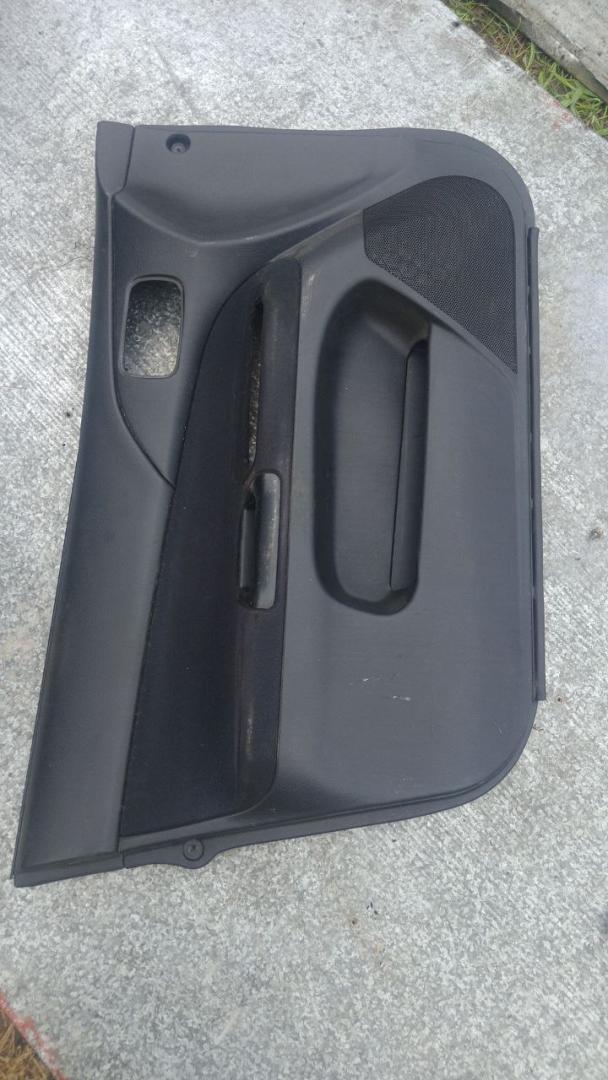 обшивка двери передняя левая Mitsubishi Lancer 9 поколение (2003 - 2010) - фото №1