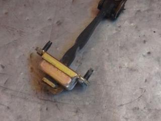 ограничитель открывания двери Ford Fiesta 5 поколение 2005