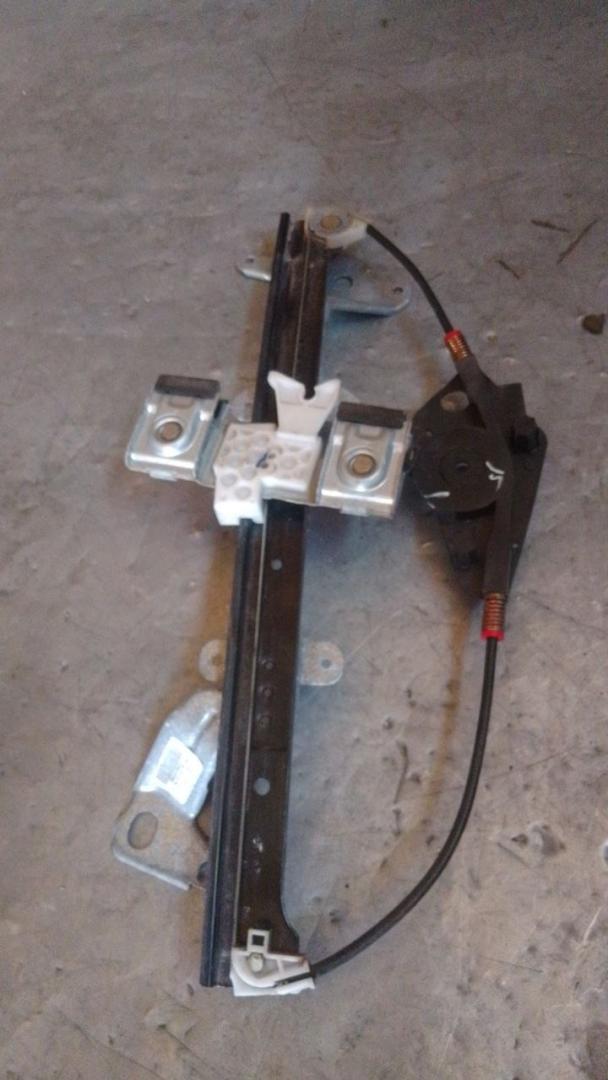 стеклоподъемник передний правый Ford Fiesta 5 поколение 2005 - фото №1