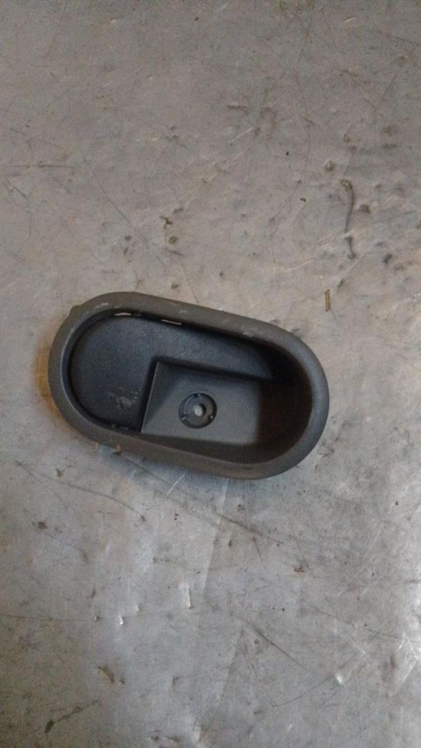 ручка внутренняя задняя правая Ford Fiesta 5 поколение 2005, 2S61A22600AFB - фото №1