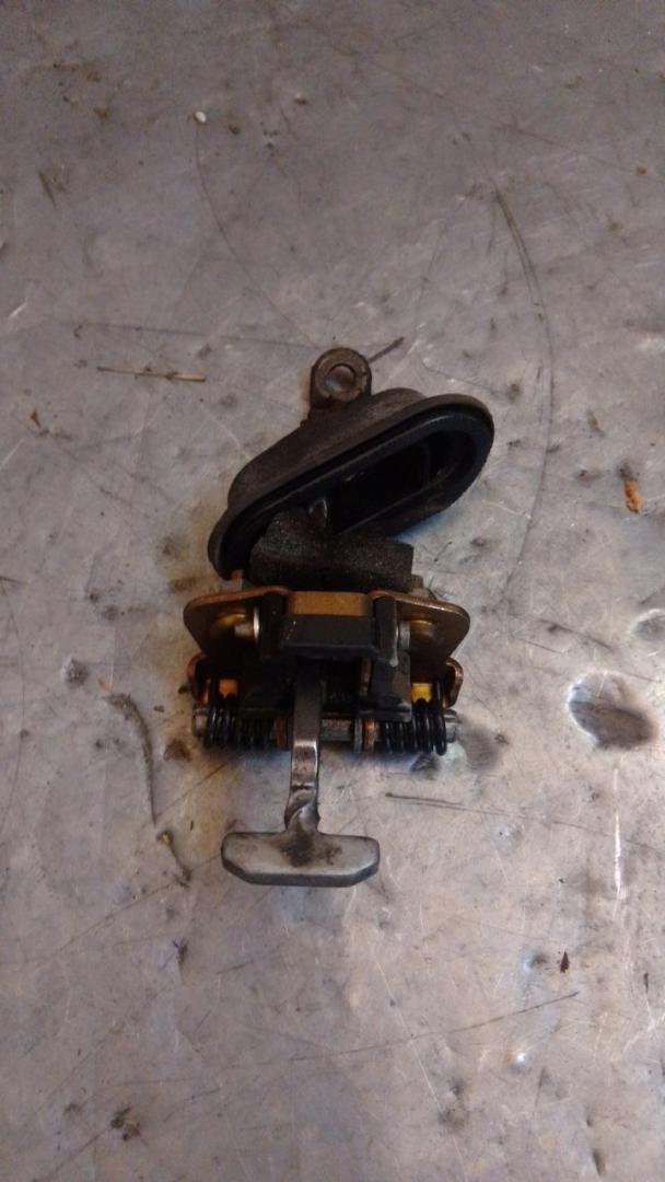 ограничитель открывания двери Renault Symbol 1 поколение (1999 - 2002) - фото №1