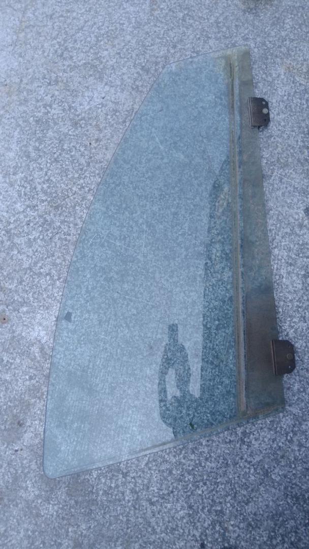 стекло двери передней правой Chrysler Sebring 1 поколение (1994 - 2000) - фото №1