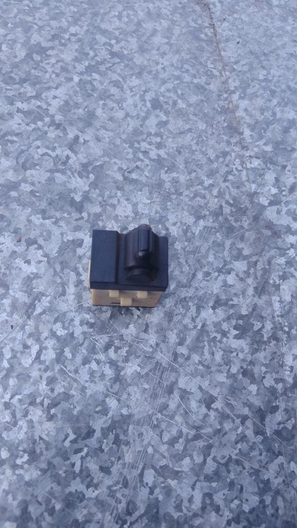 кнопка центрального замка Chrysler Sebring 1 поколение (1994 - 2000), 04760857AB - фото №1