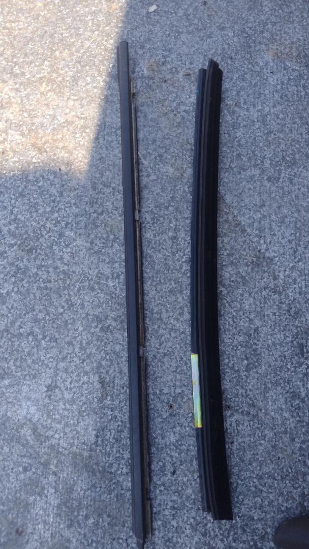 Уплотнитель стекла Chrysler Sebring 1 поколение (1994 - 2000) - фото №1