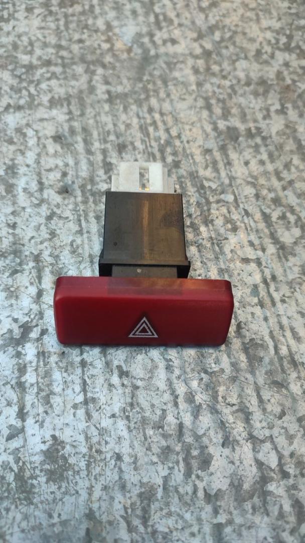 кнопка аварийной сигнализации Mitsubishi Lancer 9 поколение (2003 - 2010) - фото №1