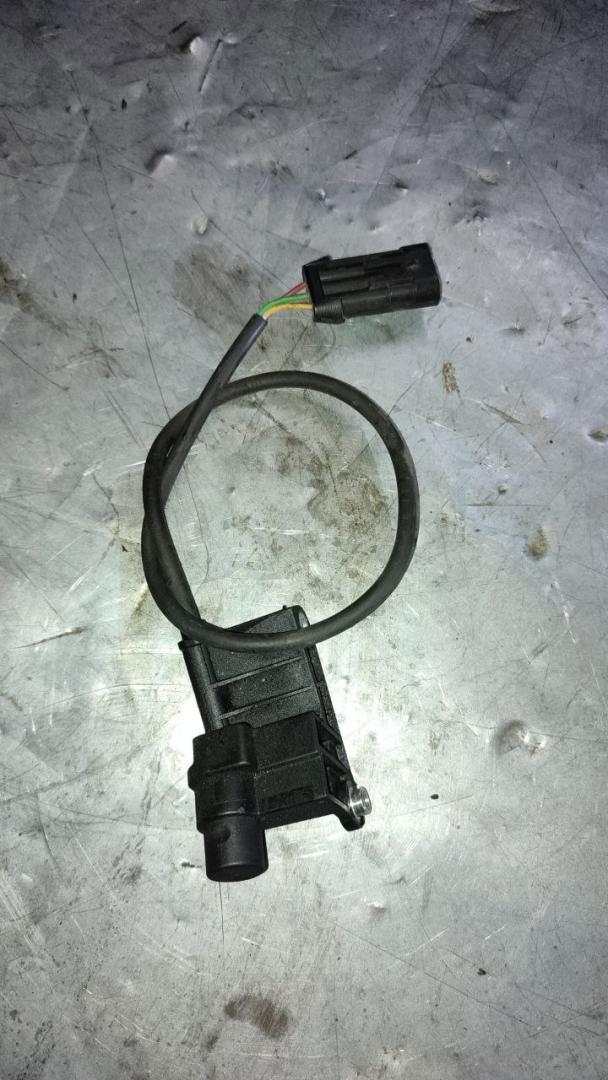 датчик распредвала Opel Astra G (1998 - 2009), 1.6 л., бензин, 90412795 - фото №1