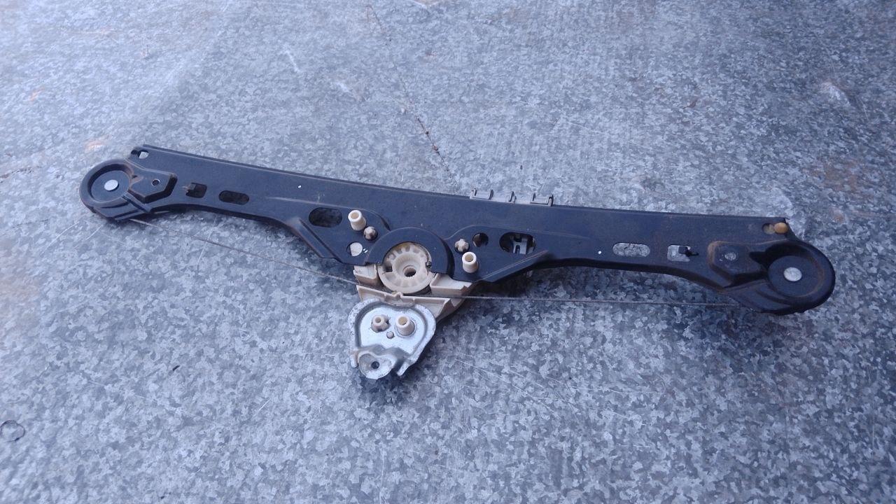 стеклоподъемник задний правый Mercedes-Benz C-Класс W203/S203/CL203 (2000 - 2004) - фото №1