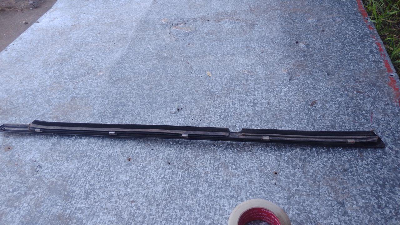 Уплотнитель стекла Mercedes-Benz C-Класс W203/S203/CL203 (2000 - 2004) - фото №1