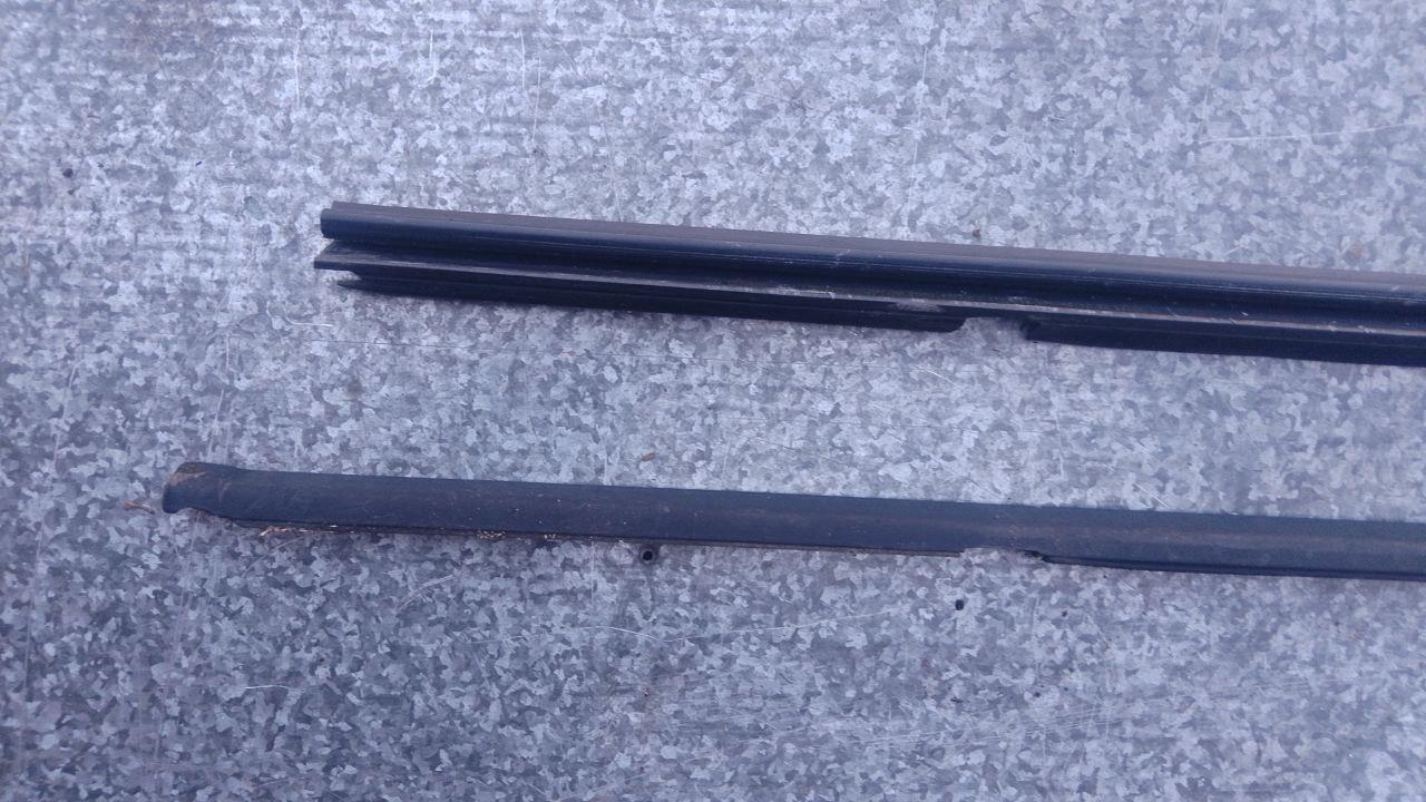 Уплотнитель стекла Volkswagen Touran 1 поколение (2003 - 2006) - фото №1