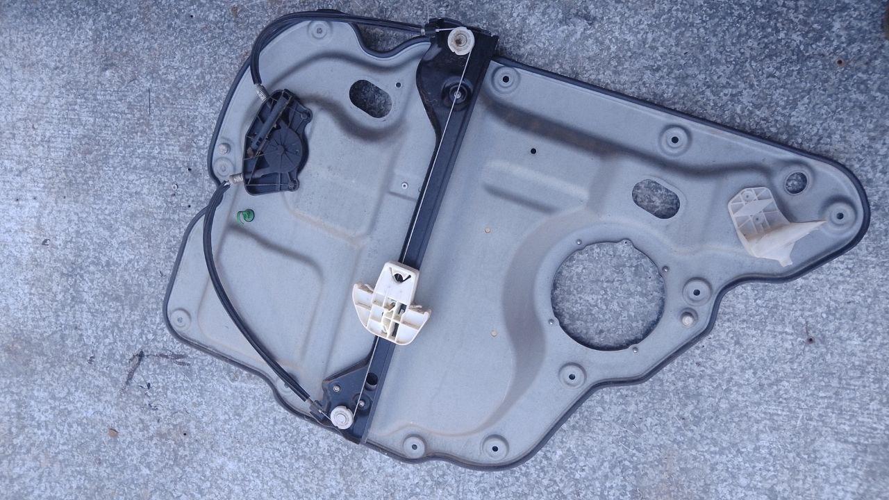 стеклоподъемник задний левый Volkswagen Touran 1 поколение (2003 - 2006), 1T0839755E, 2T0839461N - фото №1