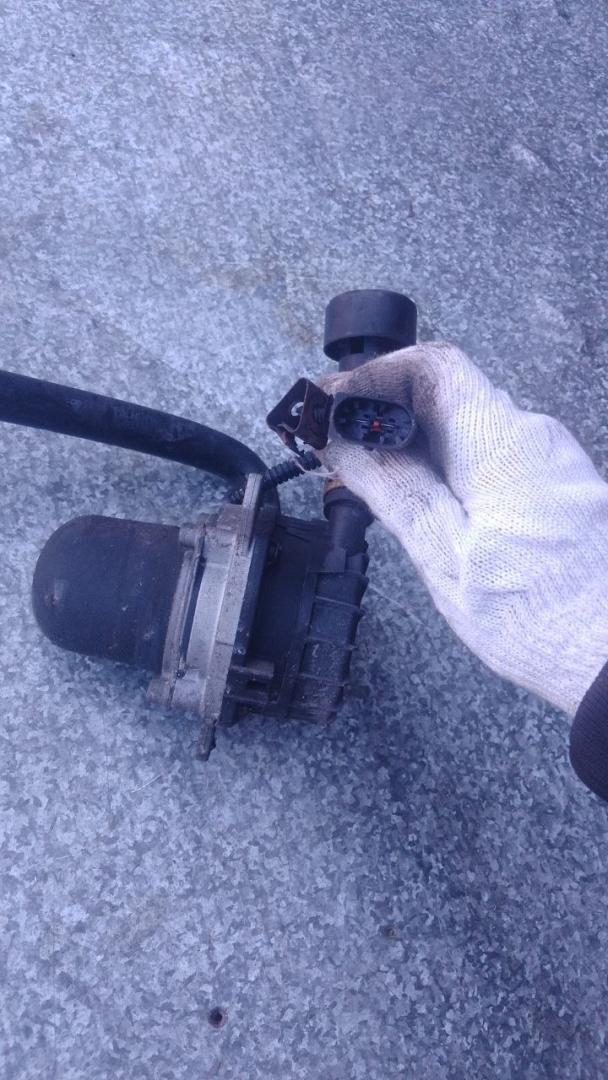 насос воздушный Peugeot 307 1 поколение (2001 - 2005), 2.0 л., бензин, 963945018 - фото №1