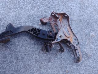 педаль сцепления Toyota Yaris XP9 (2005 - 2009)