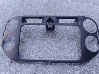 рамка под магнитолу Volkswagen Golf Plus 1 поколение (2005 - 2009), 5M0858071