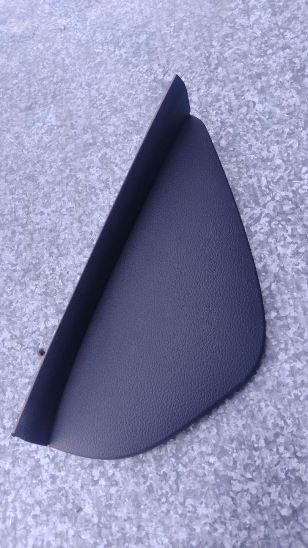 накладка на торпедо (консоль) Volkswagen Golf Plus 1 поколение (2005 - 2009), 5M0858218, 5M0858248 - фото №1