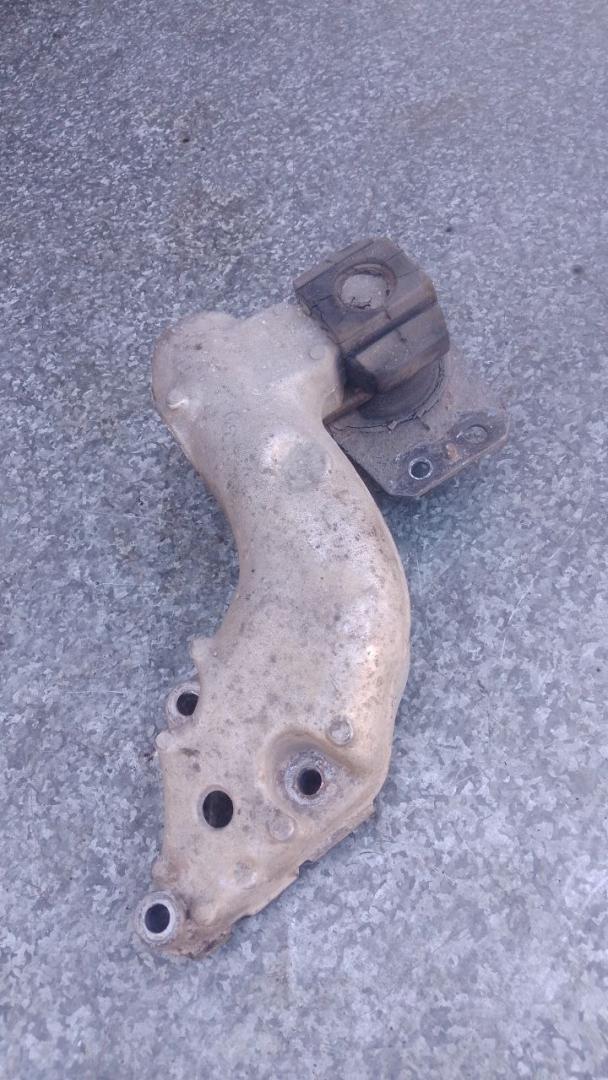 кронштейн двигателя Peugeot 307 1 поколение (2001 - 2005), 1.4 л., бензин, МКПП, 9637025680 - фото №1