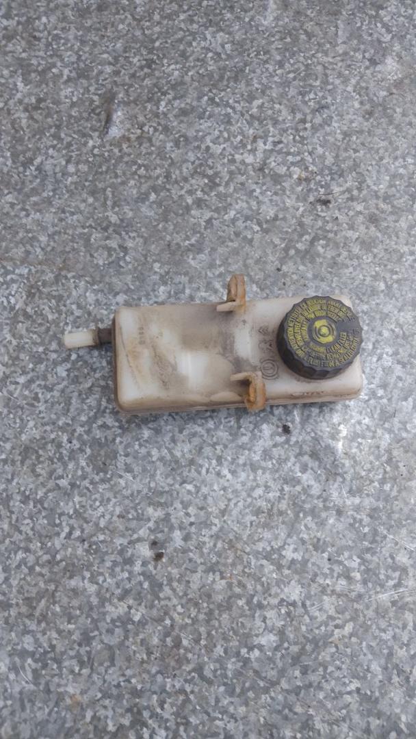 бачок тормозной жидкости Peugeot 307 1 поколение (2001 - 2005), 0204224574 - фото №1