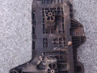 полка аккумулятора Volkswagen Golf 5 поколение (2003 - 2009), 1K0915333C