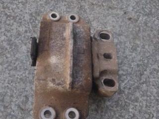 подушка крепления двигателя Volkswagen Golf Plus 1 поколение (2005 - 2009), 1.6 л., бензин, 1K0199555