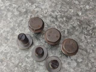 болт двигателя Volkswagen Golf Plus 1 поколение (2005 - 2009), 1.6 л., бензин