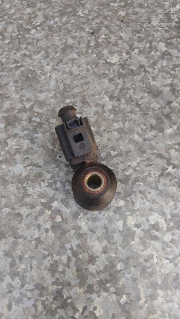 датчик детонации Volkswagen Golf Plus 1 поколение (2005 - 2009), 1.6 л., бензин, 030905377C - фото №1