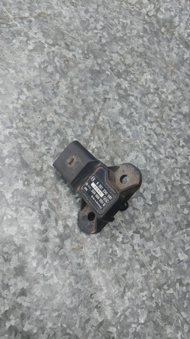 датчик абсолютного давления Volkswagen Golf Plus 1 поколение (2005 - 2009), 1.6 л., бензин, 0261230081, 036906051G - фото №1