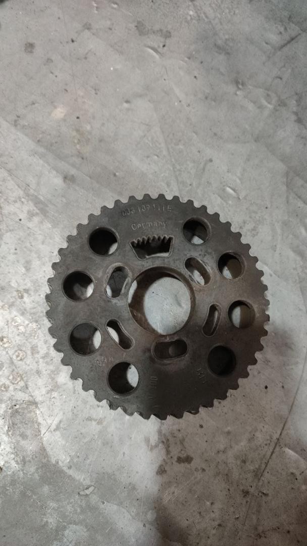 шкив распредвала Volkswagen Polo 4 поколение (2001 - 2005), 1.4 л., дизель, 038109111E, 045109239B - фото №1