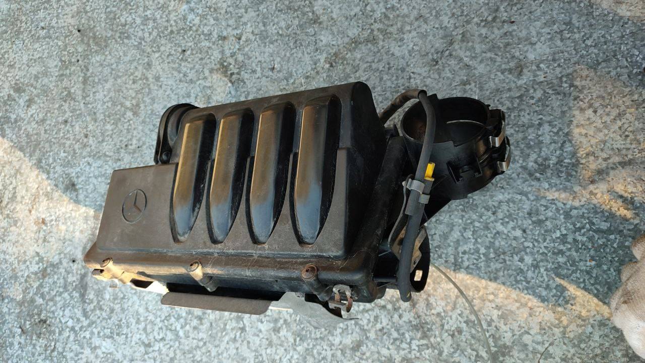 корпус воздушного фильтра Mercedes-Benz A-Класс W169 (2004 - 2008), 2.0 л., дизель, 0319284, 6400900701 - фото №1