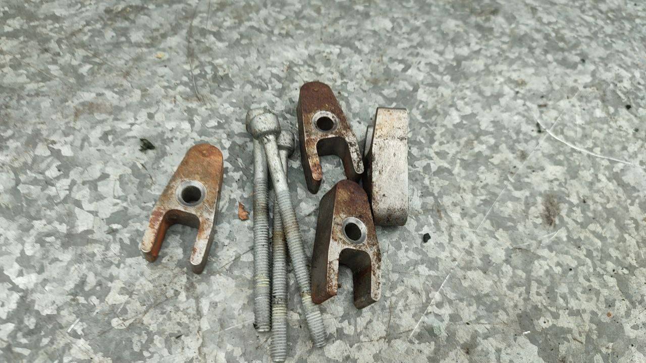 крепление форсунки Mercedes-Benz A-Класс W169 (2004 - 2008), 2.0 л., дизель - фото №1