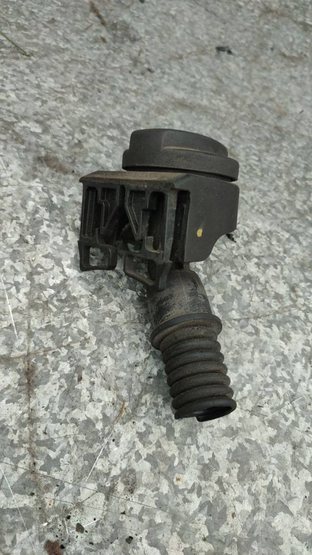 маслозаливная горловина Mercedes-Benz A-Класс W169 (2004 - 2008), 2.0 л., дизель, A6400100369, 6400100369 - фото №1