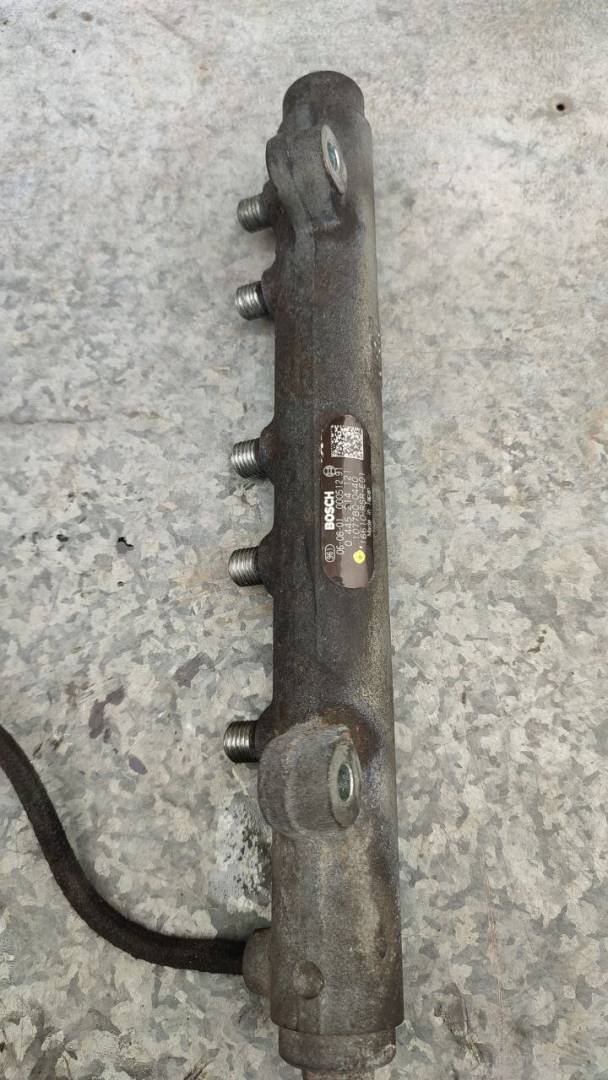 топливная рампа Honda Civic 8 поколение (2005 - 2008), 2.2 л., дизель, 16610RSRE01, 16610-RSR-E01, 0445214121 - фото №1