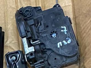 замок двери задней правой BMW 3 серия E90 [рестайлинг] 2010, 2.0 л., N47 D20 C, дизель, АКПП, 475 black- sapphire metallic, седан, задний привод, правый руль, 51227202148