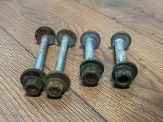 Комплект болтов крепления задних рычагов BMW 3 серия E90 [рестайлинг] 2010, 2.0 л., N47 D20 C, дизель, АКПП, 475 black- sapphire metallic, седан, задний привод, правый руль, 33326764292, 33306793891, 07146888626