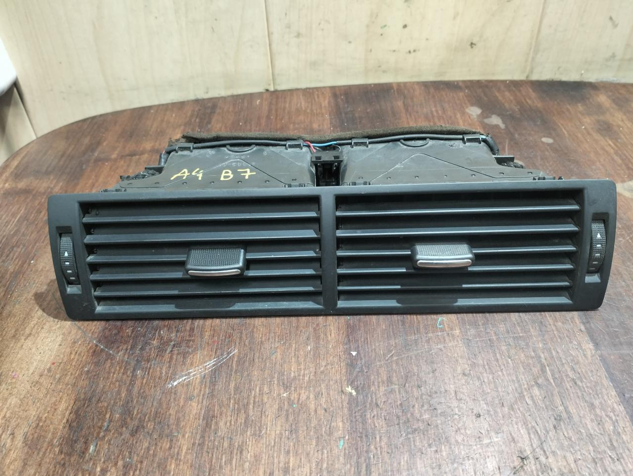 воздуховод печки Audi A4 B7 (2004 - 2009), 2.0 л., BLB, дизель, вариатор, седан, правый руль - фото №1