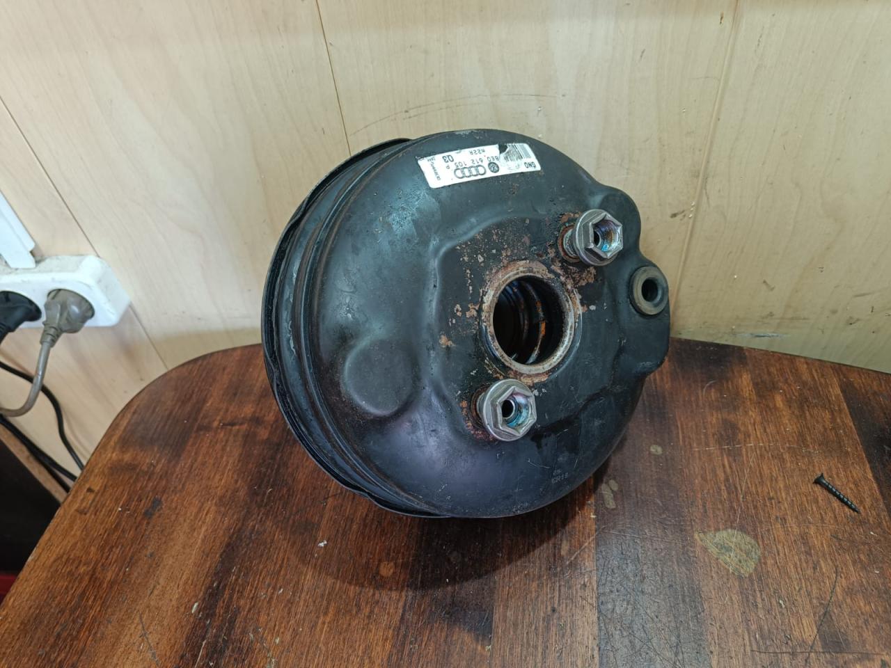 вакуумный усилитель тормозов Audi A4 B6 2003, 1.6 л., ALZ, бензин, МКПП, седан, 8E0612105P - фото №1